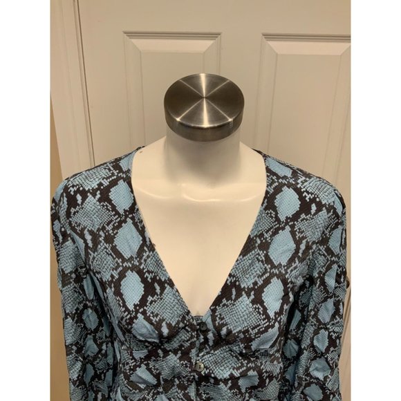 Rebecca Minkoff "Cindy" Blue Snakeskin Print V-Neck Top, Size Medium NWT $168 - Picture 2 of 7